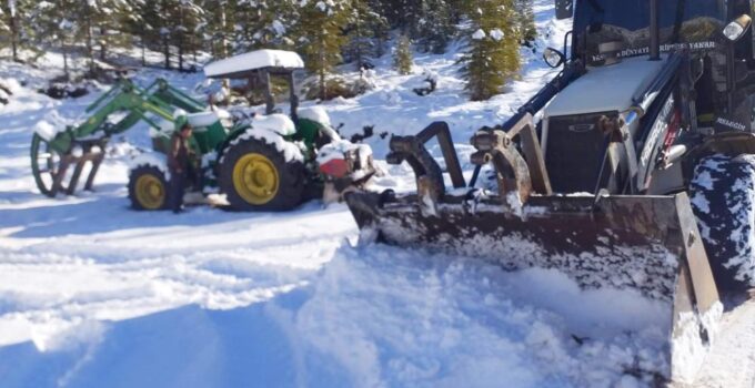 Mersin’de yayla yolları karla kaplandı, ekiplerin mücadelesi başladı