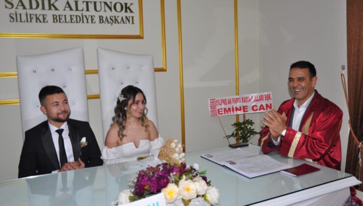 Silifke’de 02.02.2022’de saat 2’de 22 çift nikah kıydırdı