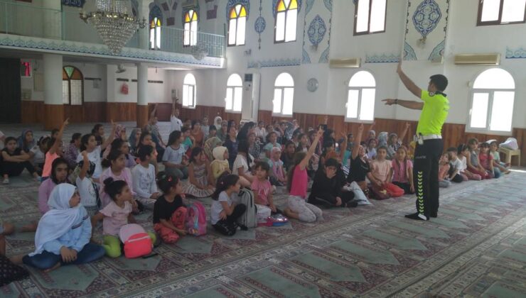 Kur’an kursu öğrencilerine trafik eğitimi