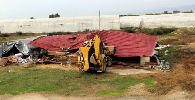 Akdeniz Belediyesi kaçak yapıları yıktı
