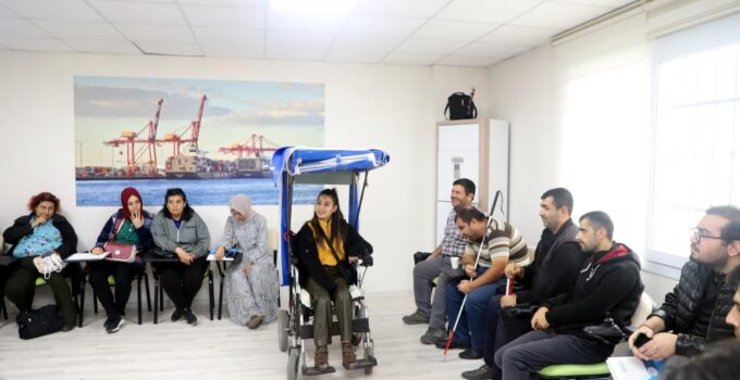 Akdeniz Belediyesinden engelli vatandaşlara iş kulübü eğitimi