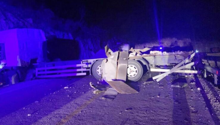 Mersin’de kontrolden çıkan kamyon kaza yaptı: 1 ölü, 2 yaralı