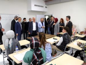 Akdeniz Belediyesinin eğitim desteği öğrencilerin hesaplarına yatırıldı