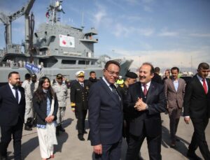 Pakistan’ın ilk yardım gemisi Mersin’e geldi