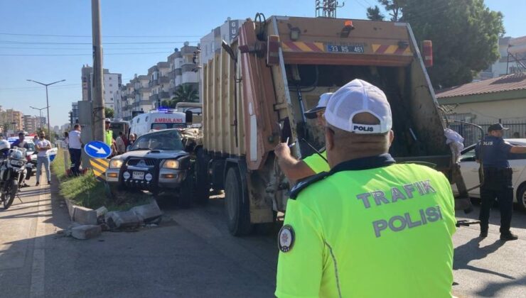 Çöp kamyonu kamyonete çarptı: 4 ölü, 2 yaralı