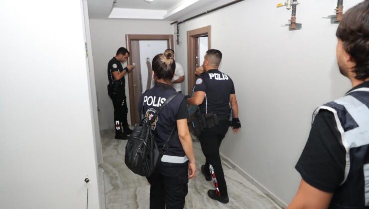 Mersin polisinden günübirlik evlerde denetim: 17 aranan şahıs yakalandı