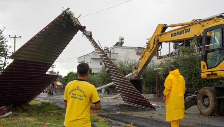 Tarsus Belediyesi yoğun yağış sonrası oluşan tahribata müdahale etti