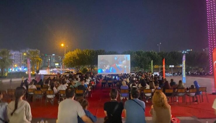 ‘Dersimiz Atatürk’ filmi Sayapark ziyaretçileriyle buluştu