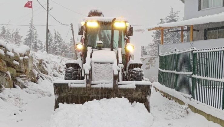 Toroslar’ın yüksek kesimlerinde karla kapanan yollar ulaşıma açılıyor