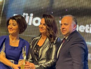 TÜİOSB Başkanı Akyürek Balta’ya ‘Yılın Fark Yaratan Kadını’ ödülü